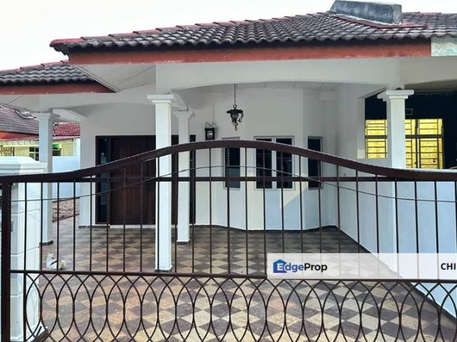 House for sale in Malaka