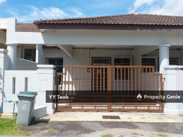 Terraced House for sale in Malaka
