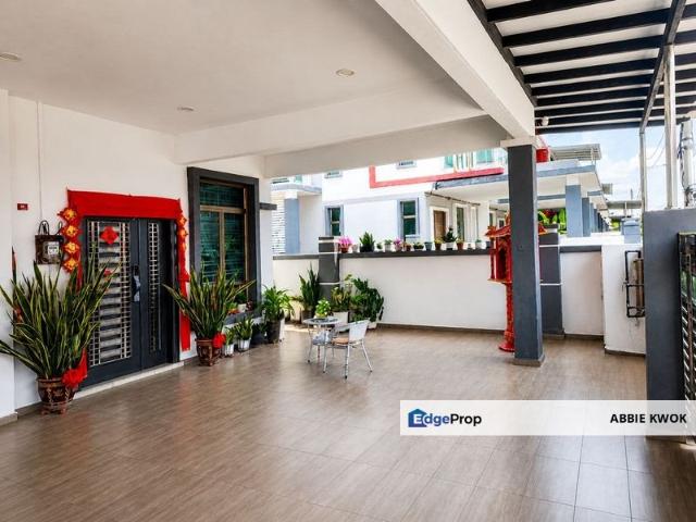 House for sale in Malaka