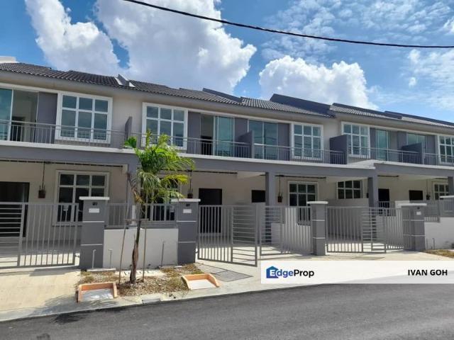 House for sale in Malaka