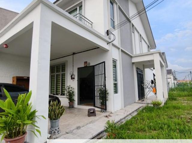 House for sale in Malaka