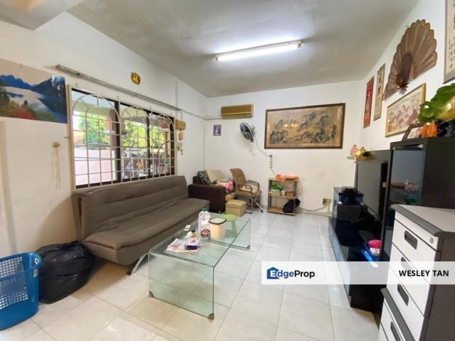 House for sale in Malaka