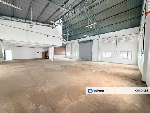 Warehouse for sale in Taman Desa Idaman, Seelong