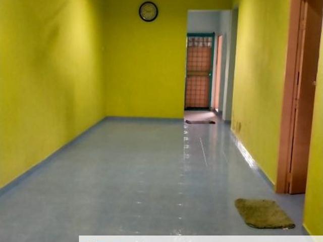 House for sale in Malaka