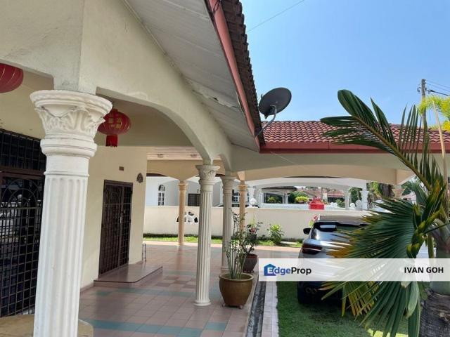 House for sale in Malaka