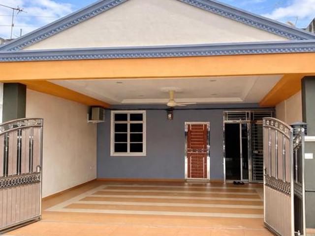 Terraced House for sale in Malaka