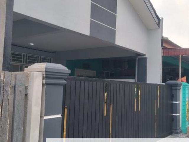House for sale in Malaka