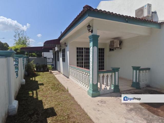 House for sale in Malaka