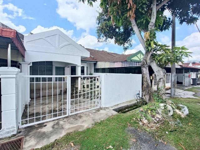 Terraced House for sale in Malaka