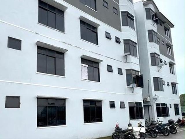 Flat for sale in Pekan Nanas, Johor