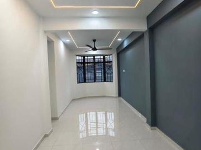 Flat for sale in Pekan Nanas, Johor