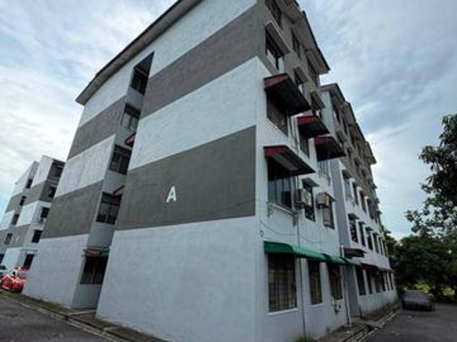 Flat for sale in Pekan Nanas, Johor