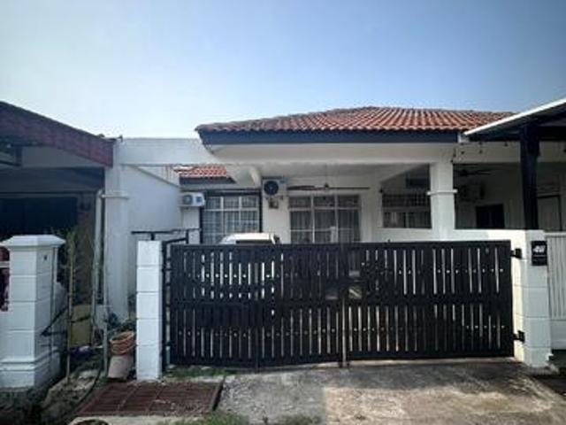 Terraced House for sale in Malaka