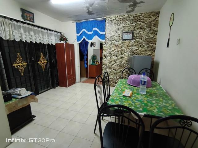 Terraced House for sale in Malaka