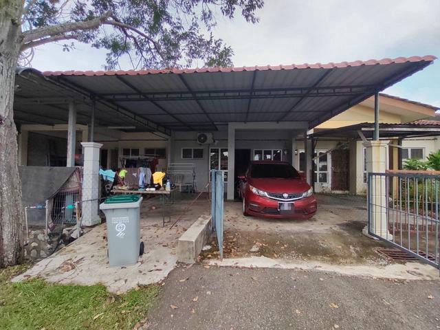 Terraced House for sale in Malaka