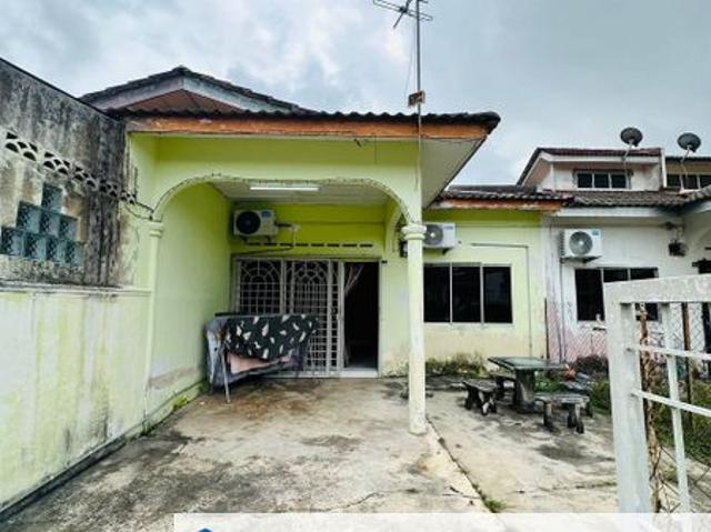 House for sale in Malaka