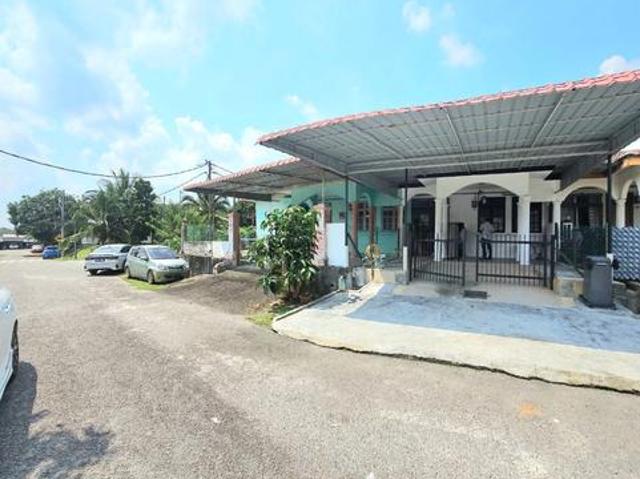 Terraced House for sale in Malaka