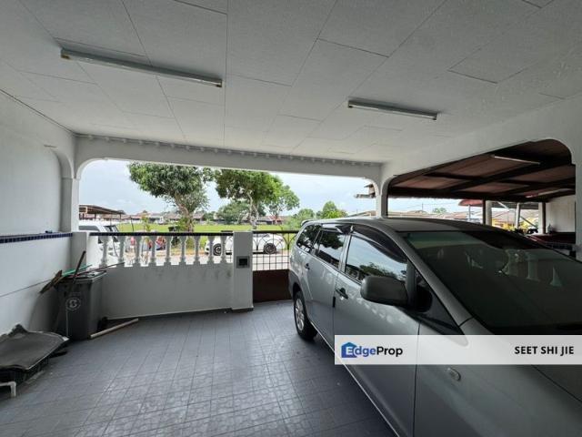House for sale in Malaka