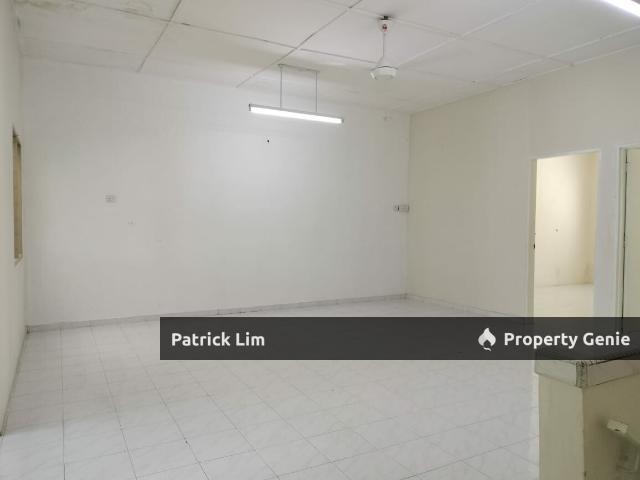 Shop for sale in Malaka