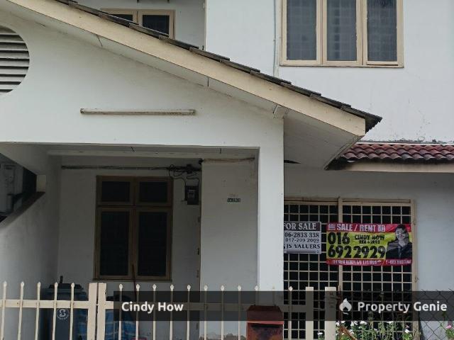 Terraced House for sale in Malaka