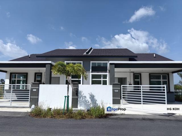 House for sale in Malaka