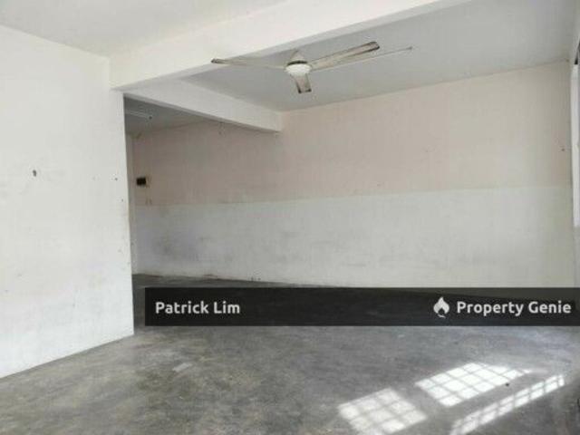 House for rent in Malaka