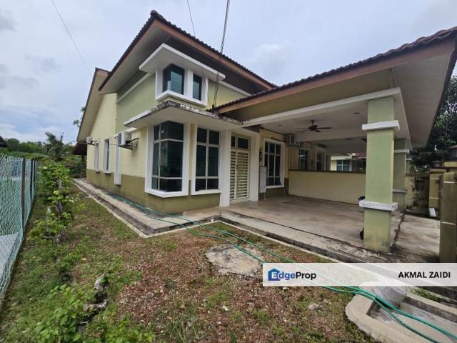 House for sale in Malaka