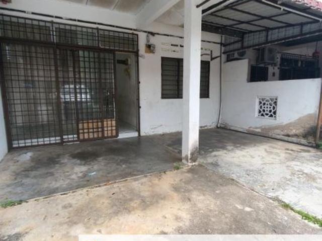 House for sale in Malaka