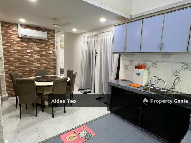 Terraced House for sale in Malaka