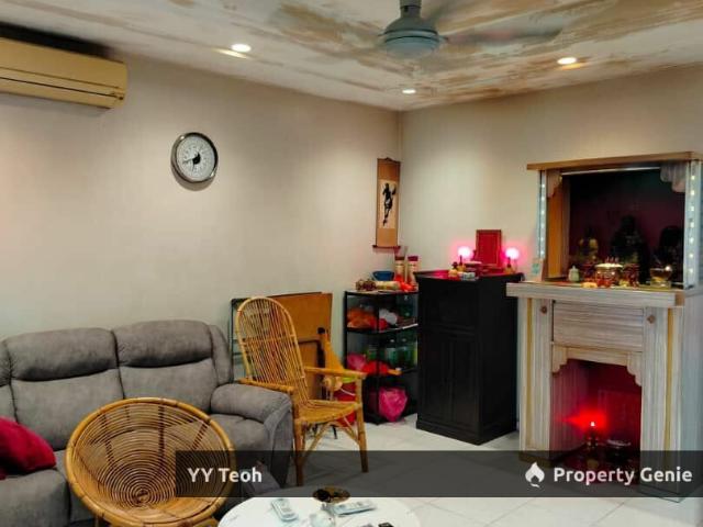 Terraced House for sale in Malaka