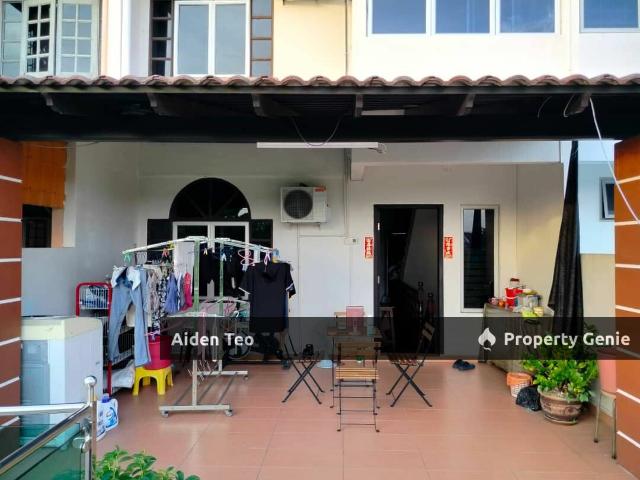 Terraced House for sale in Malaka