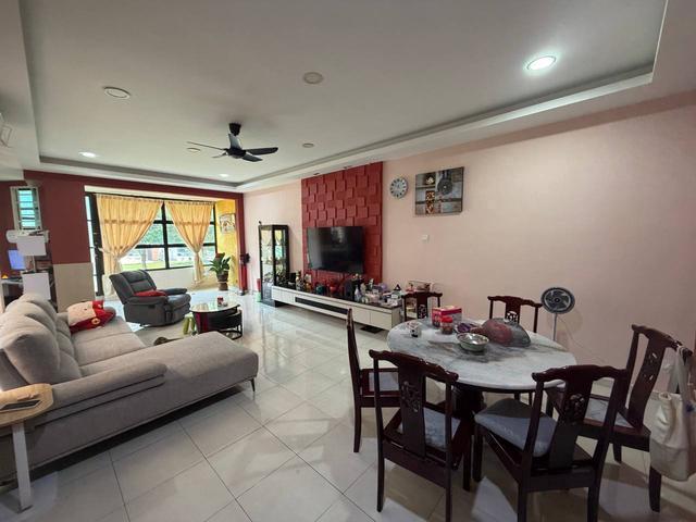 Terraced House for sale in Malaka