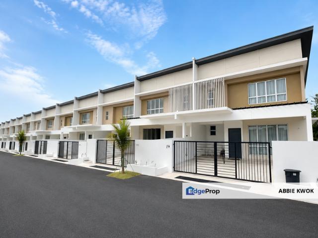 House for sale in Malaka