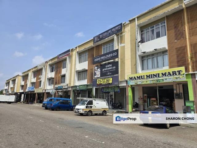 Shop for sale in Sierra Perdana, Masai