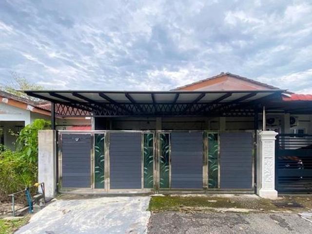 Terraced House for sale in Malaka