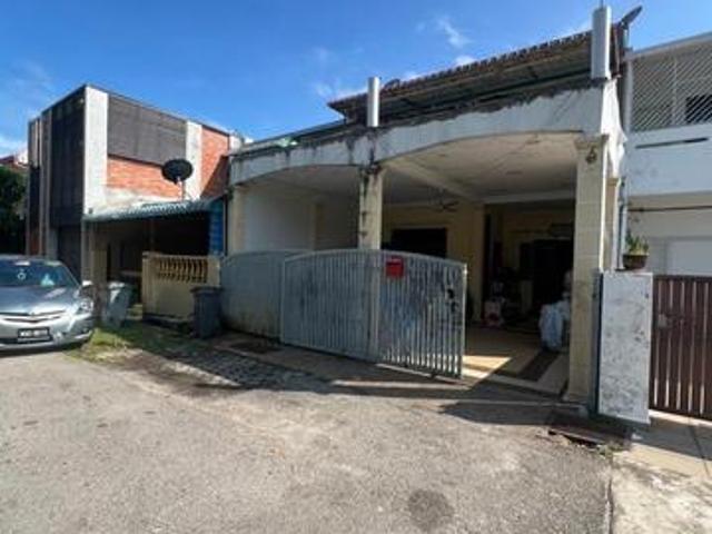 Terraced House for sale in Malaka