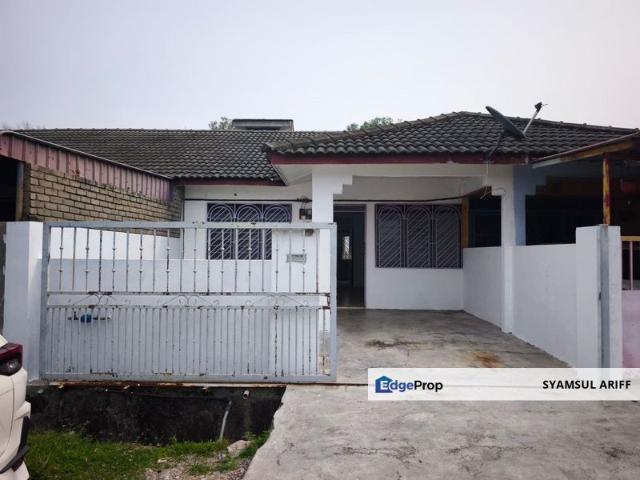 House for sale in Layang-Layang