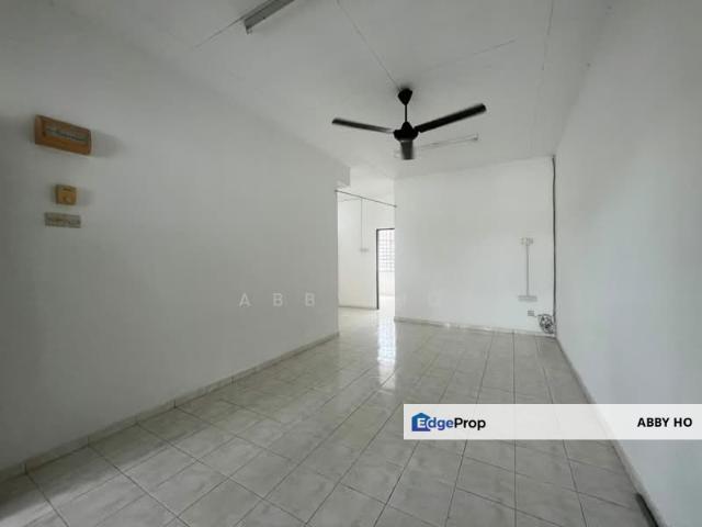 House for sale in Malaka