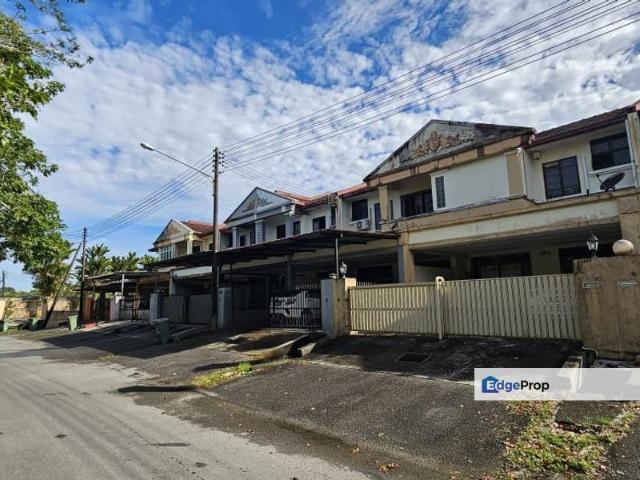 House for sale in Batu Kawa