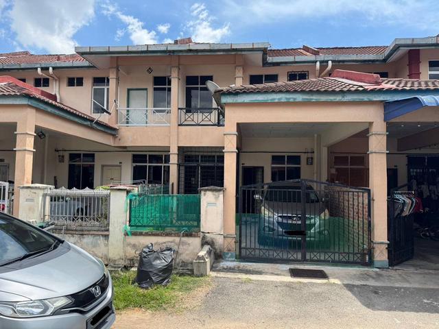 Terraced House for sale in Malaka