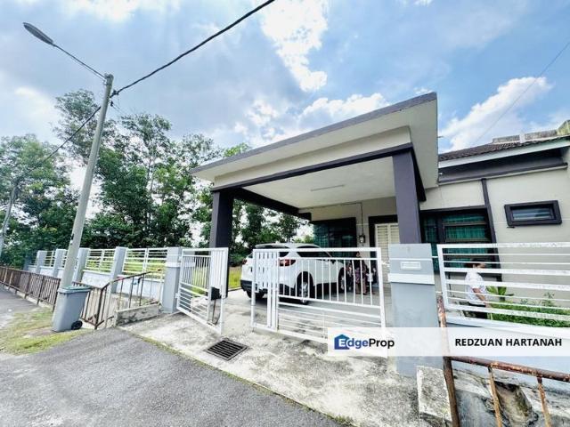 House for sale in Malaka