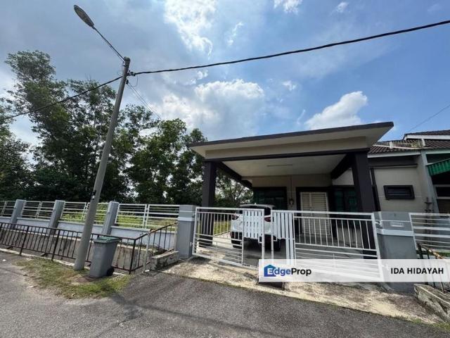 House for sale in Malaka