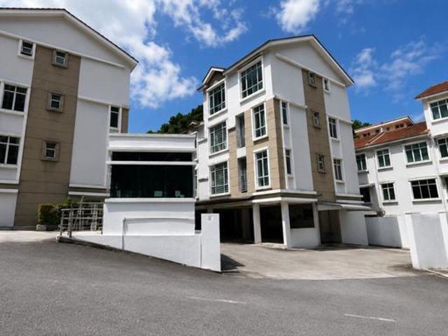 Townhouse for sale in Mukim 13, Georgetown