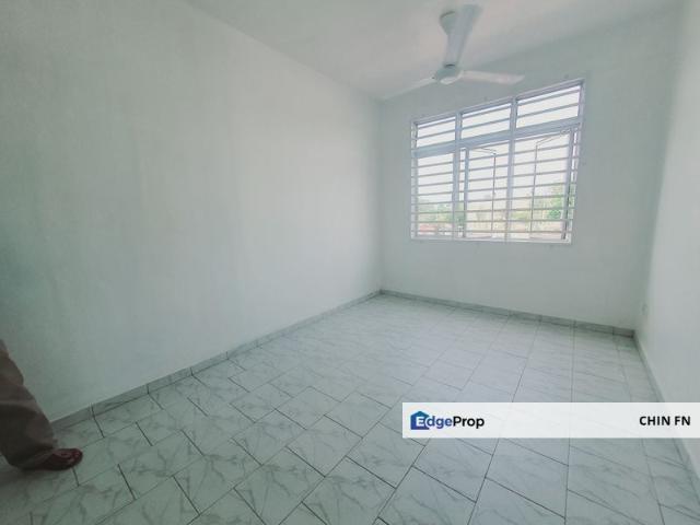 Flat for sale in Malaka