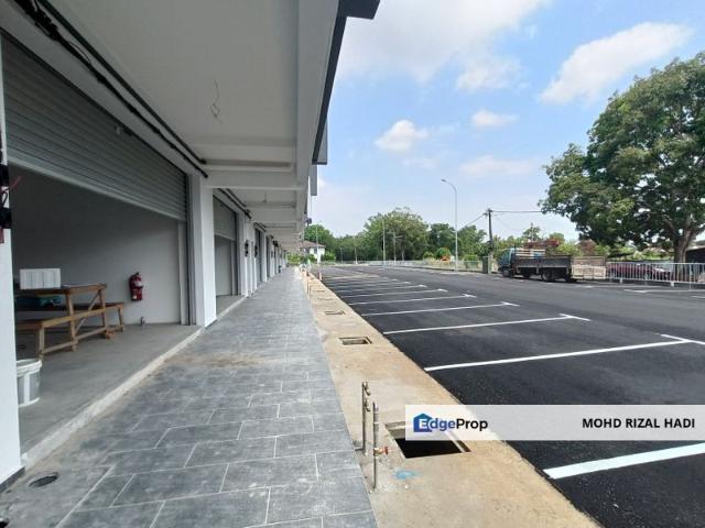 Shop for rent in Malaka