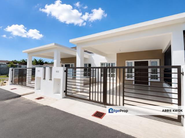House for sale in Malaka