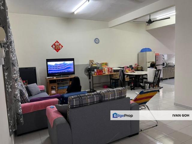 House for sale in Malaka