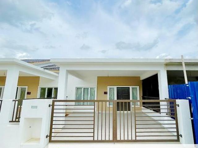 House for sale in Malaka