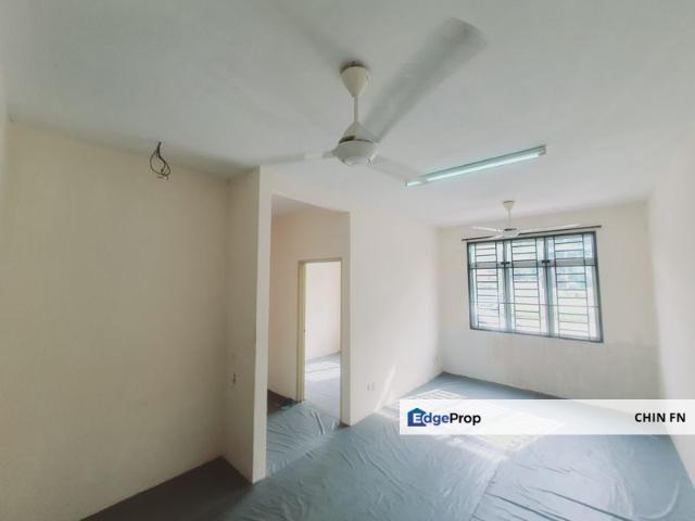 Flat for sale in Malaka