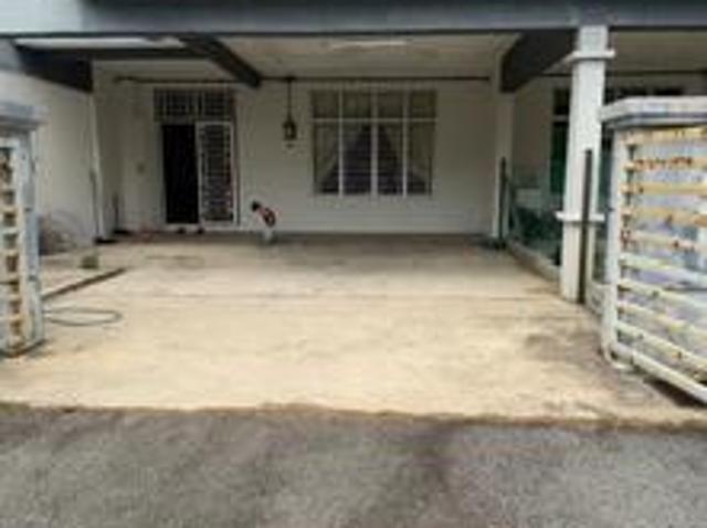 Terraced House for sale in Malaka